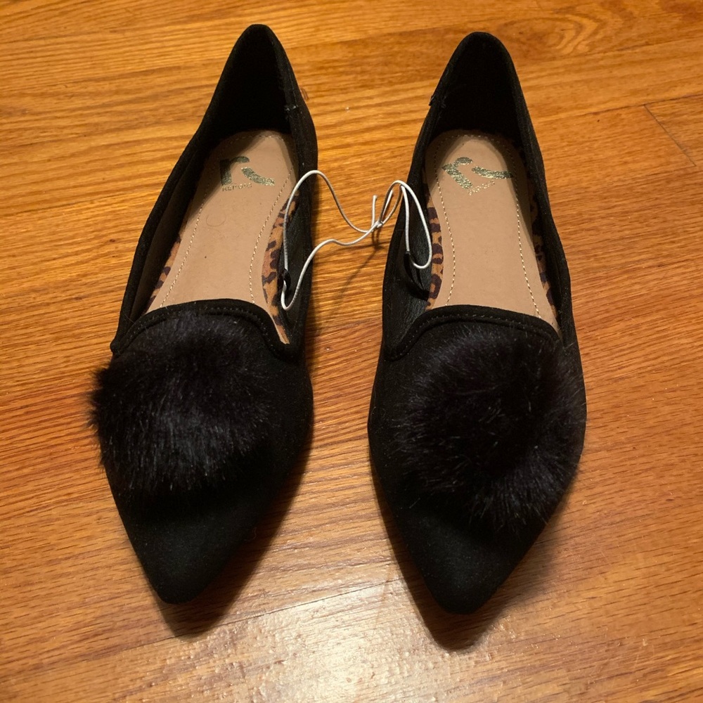 Report Pom Pom Flats size 6.5
